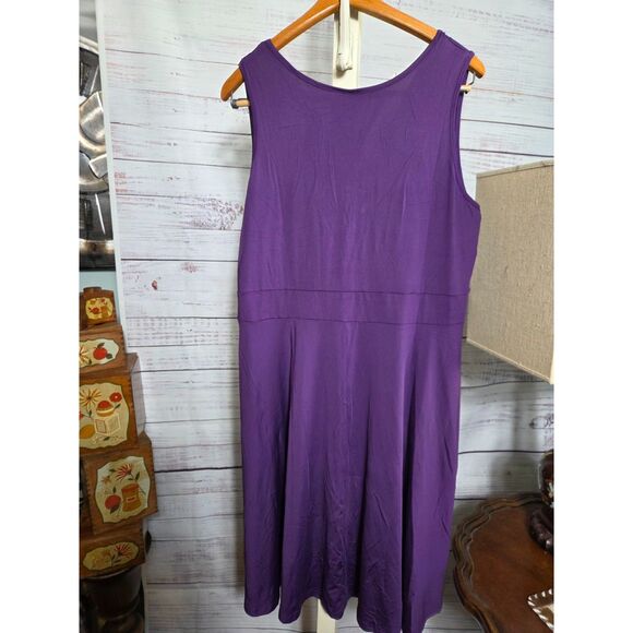 Poseshe Plus Size Women's Sleveless Dress - Picture 2 of 6